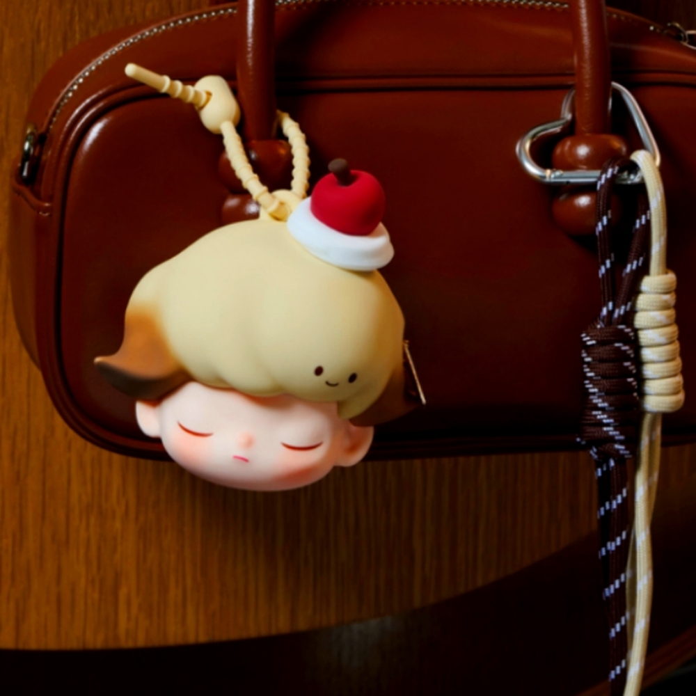 BNIB Dimoo Coffee Crush Caramel Hug Silicon Earphone Case